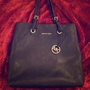 Black Michael Kors purse 👜